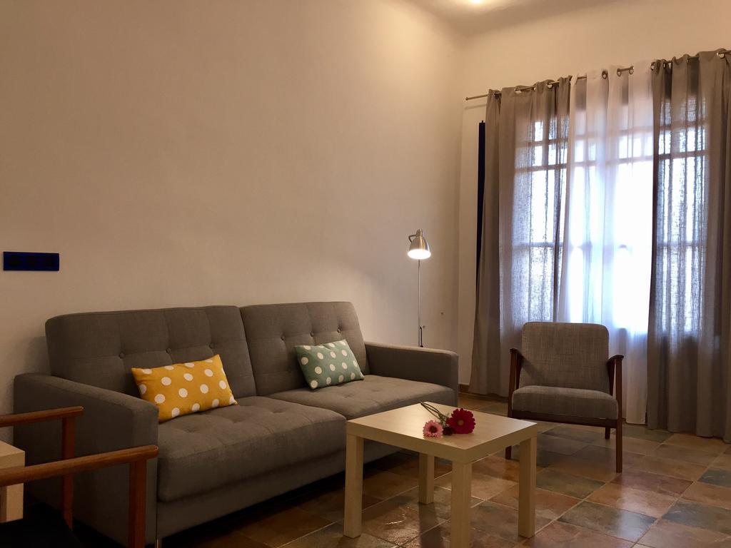 カステリョ・デンプリエスApartament Can Callisアパートメント エクステリア 写真